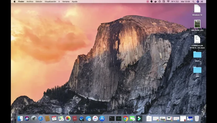 Pulsa simultáneamente las teclas 'Comando', 'Opción' y 'Esc'.