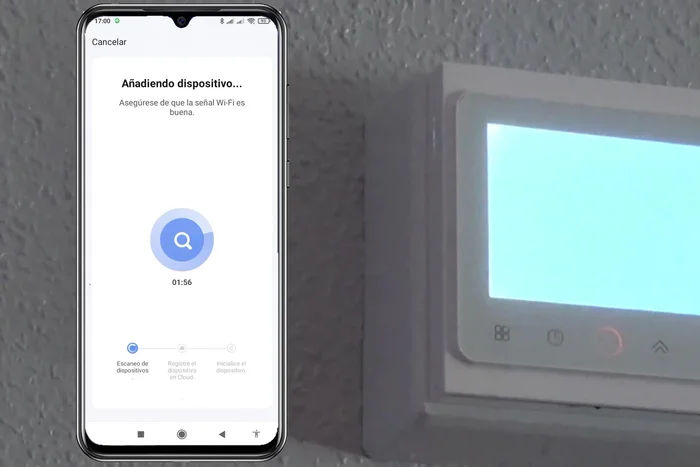 En la app, espera a que el termostato se conecte a tu router WiFi. La pantalla dejará de parpadear cuando esté conectado.