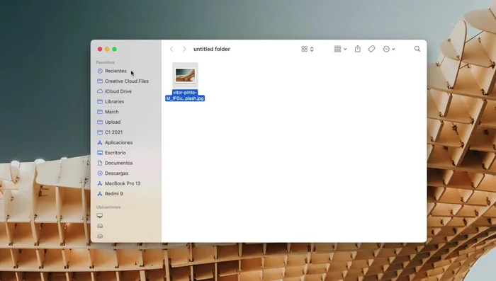 Ver el espacio disponible en disco: Desde el menú Apple, seleccionar 'Acerca de este Mac', luego 'Almacenamiento'.