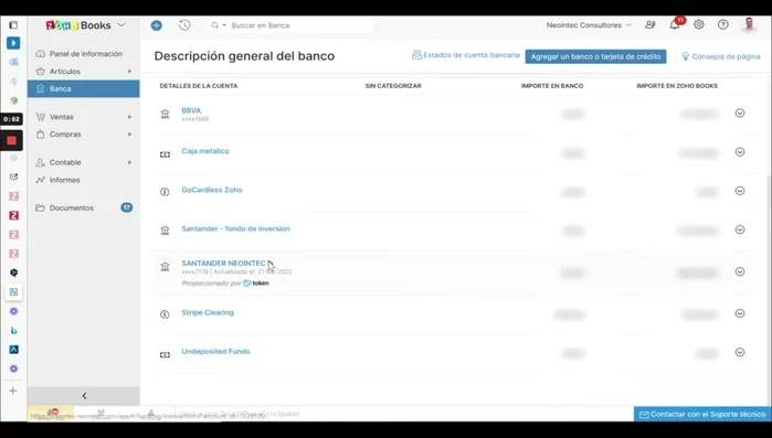 Identificar el problema: Aparece un símbolo rojo indicando un error de sincronización de feeds.