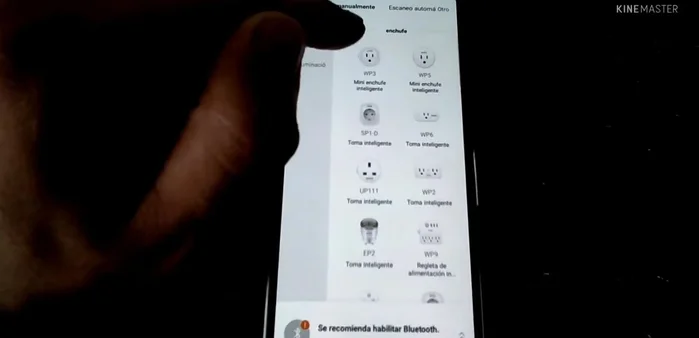 La aplicación buscará automáticamente el dispositivo. Una vez encontrado, sigue las instrucciones para completar el proceso de configuración.