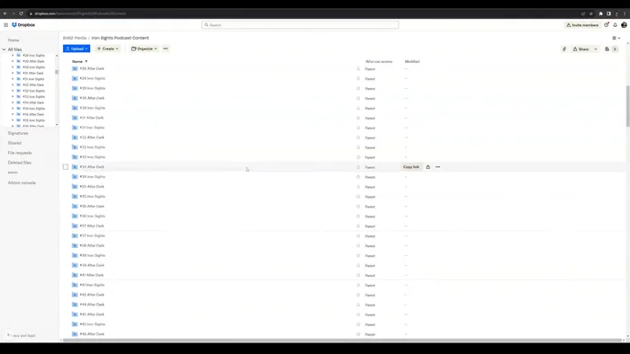 Identifica las carpetas en gris (archivos eliminados). Las carpetas azules contienen archivos existentes.