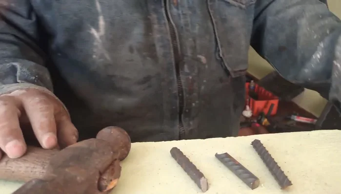 Aplicar soldadura 6013 con electrodo de 1/8" (usando 65 amperios de la máquina Weston).