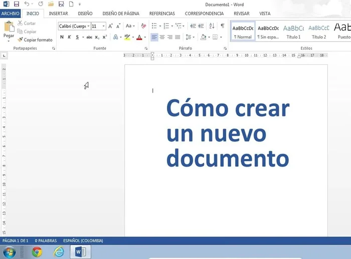 Si tienes un documento de Word abierto, haz clic en 'Archivo' para acceder a la vista Backstage.