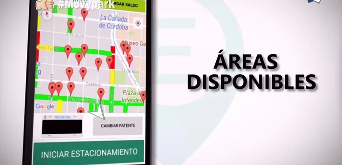 Utilizar el mapa de geolocalización para encontrar lugares disponibles para estacionar en la zona céntrica.