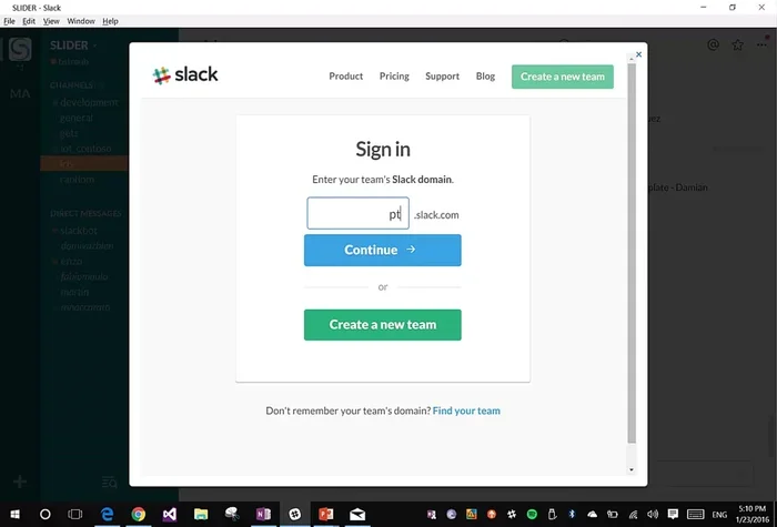 Iniciar sesión en Slack con tu correo electrónico y contraseña.