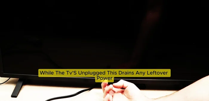 Deja el televisor desenchufado durante un minuto más.