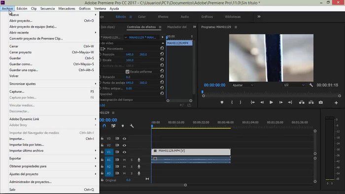 Aplicar el efecto 'Recortar' a la capa de ajuste. Ajustar el porcentaje de recorte (12% arriba y abajo en este ejemplo).