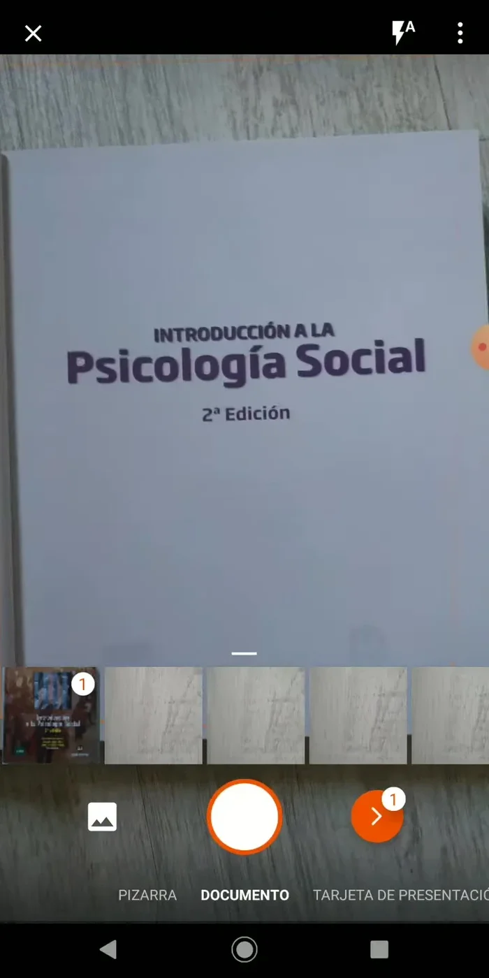 Repite los pasos 3-6 para cada página que quieras escanear.