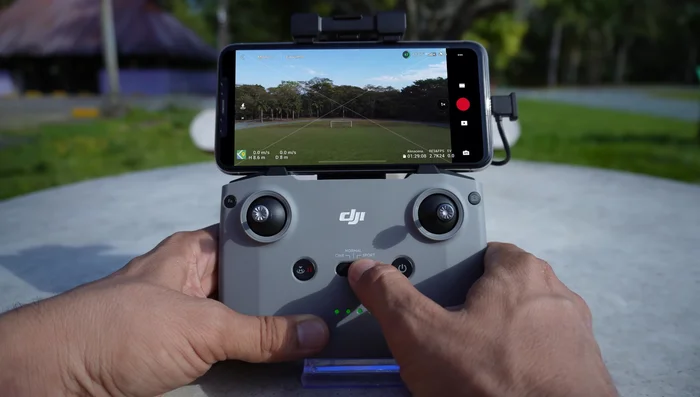 Cambiador del modo de vuelo: Selecciona el modo de vuelo deseado.