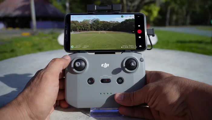 Botón personalizable: Configura la acción del botón en la configuración del sistema (app).