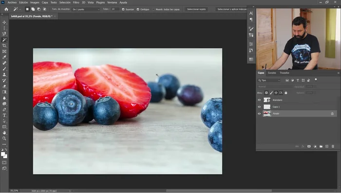 Varita Mágica: Selecciona áreas de color similar; útil para selecciones rápidas de áreas de color uniforme.