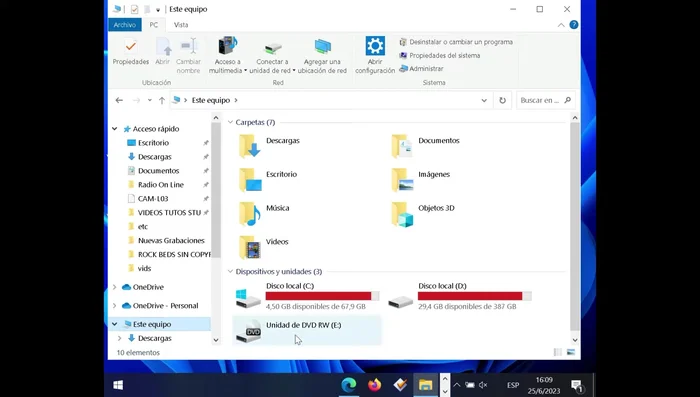 Abre el archivo 'hosts' con el Bloc de notas.