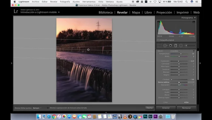 Utilizar el ajuste "Borrar neblina" con un valor negativo (aproximadamente -15) para generar el efecto onírico o de niebla.