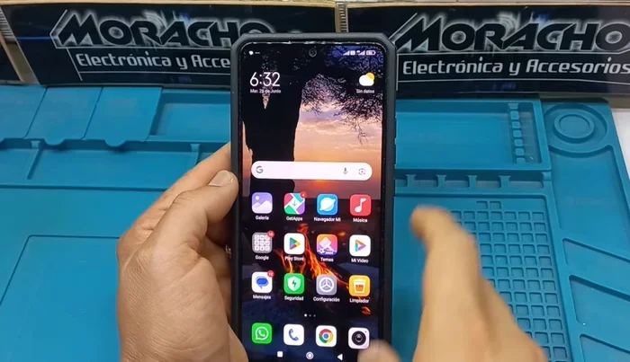 Busca y selecciona 'Administrar dispositivos y apps'.