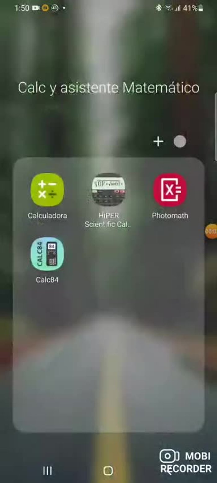 Abrir la aplicación. La interfaz es similar a una calculadora científica física.