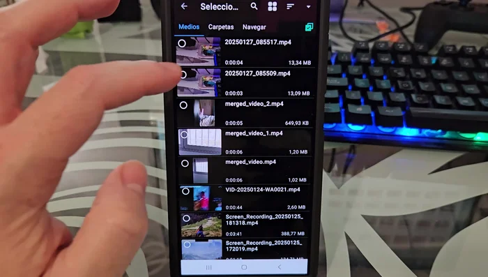 Seleccionar los vídeos que quieres unir.