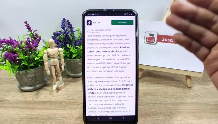Combina las cuatro capas duplicadas y utiliza la herramienta Mover para organizar la tira de película.