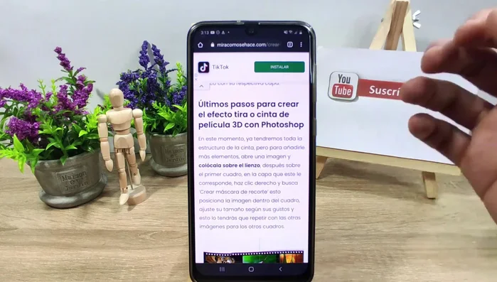 Selecciona todas las capas (excepto la capa de fondo), fusionalas (Ctrl+E) y utiliza la opción Mostrar controles para ajustar la perspectiva de la imagen final.