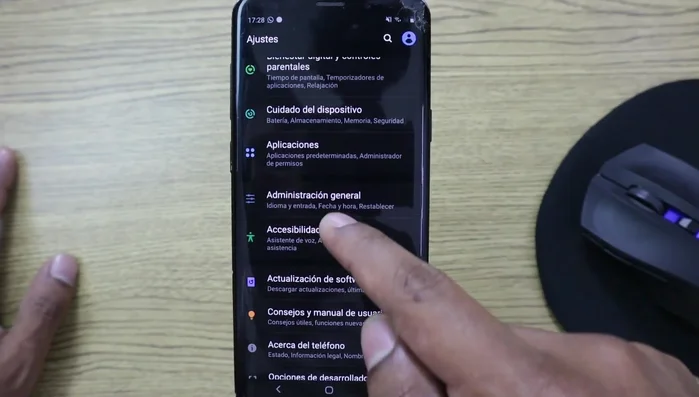 Busca la sección 'Aplicaciones'.