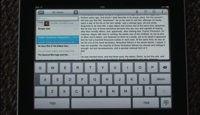 Editar documentos en SimpleNote desde el iPad o iPhone. Crear nuevas notas relacionadas con el proyecto usando la palabra clave entre paréntesis en el título.