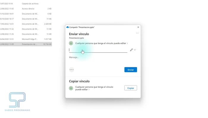 Opciones Adicionales al Compartir: Puedes copiar el enlace para compartirlo por otros medios (WhatsApp, correo electrónico, etc.) o introducir directamente correos electrónicos o nombres de usuarios para enviar la invitación.