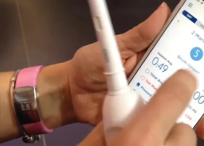 Crea temporizadores de cepillado personalizados y recibe recordatorios para usar hilo dental.