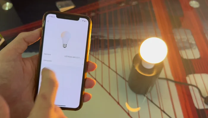 Cambia el nombre de la bombilla en la aplicación para facilitar su identificación si tienes varias bombillas.