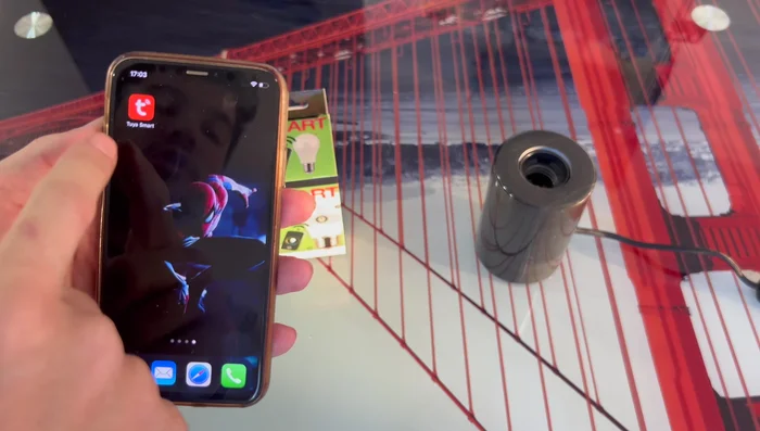 Descargar e instalar la aplicación Tuya Smart en tu teléfono móvil (Android o iOS).