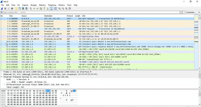 Analizar los paquetes capturados. Cada fila representa un paquete con información como tiempo de llegada, dirección IP origen y destino, protocolo, longitud, etc.