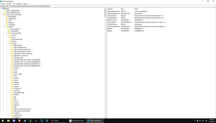 Navegar a la ruta: `HKEY_LOCAL_MACHINE\SYSTEM\CurrentControlSet\Services`