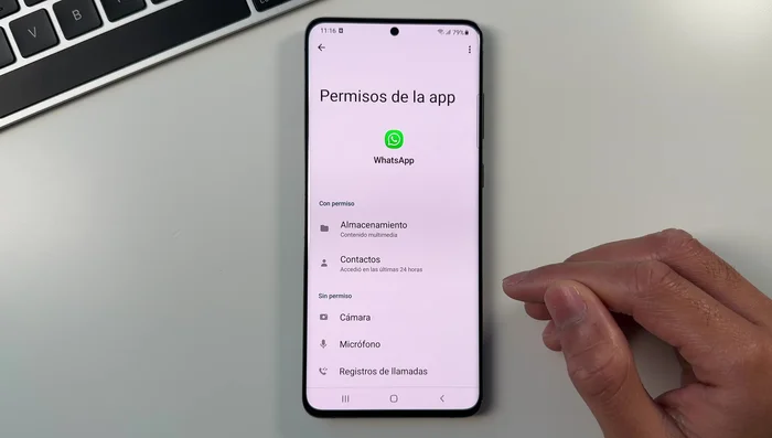 Elige la opción deseada: 'Permitir solo con la app en uso', 'Preguntar siempre', o 'No permitir'.