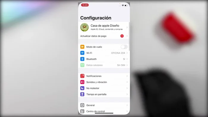 Ir a Configuración > General > Información: Aquí se verifica la versión iOS actual.