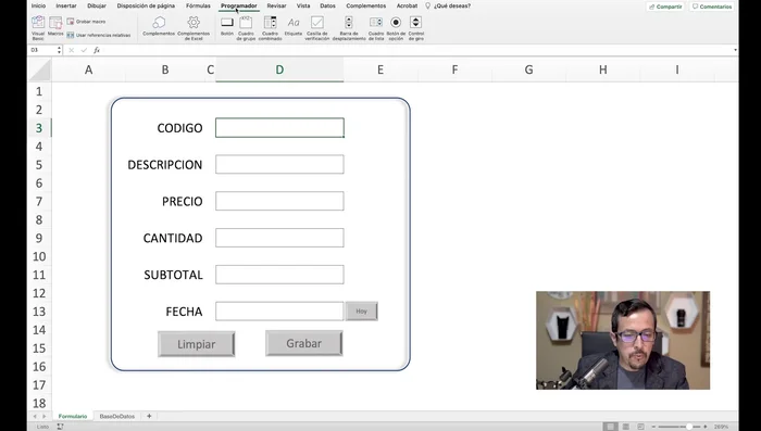 Grabar macro para guardar datos: Registrar una macro que inserte una fila en blanco en la tabla, copie los datos del formulario, los pegue en la nueva fila y aplique el formato correspondiente.