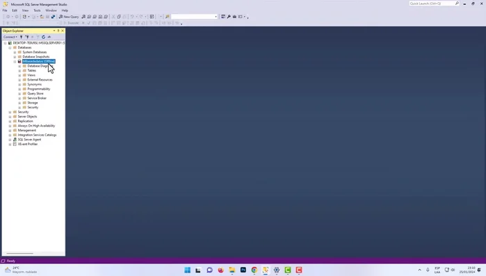 Adjuntar la base de datos reparada usando la opción 'Attach' en SQL Server Management Studio.