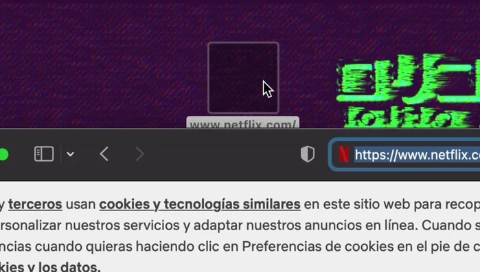 Arrastra la URL desde la barra de direcciones y suéltalo en el escritorio. Se creará un acceso directo.